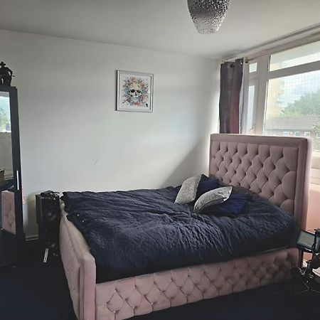 Double Private Room With Shared Bathroom Facilities Лондон Экстерьер фото